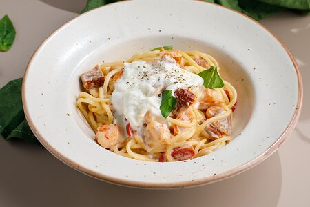 Спагетти с креветками и страчателлой