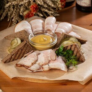 Сало копченое и соленое с гренками