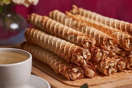 Вафельная трубочка со сгущенкой
