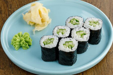 Ролл с огурцом