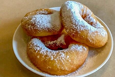 Классическая пышка с пудрой