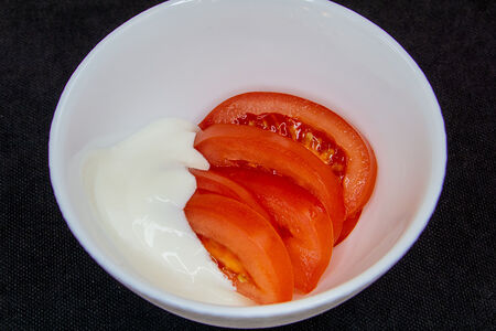 Помидоры со сметаной