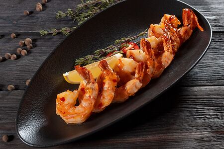 Тигровые креветки в имбирном соусе