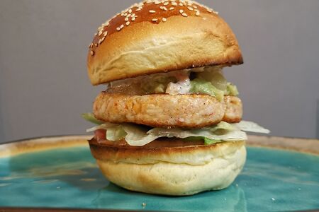 Краб-кейк бургер