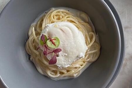 Спагетти с яйцом пашот