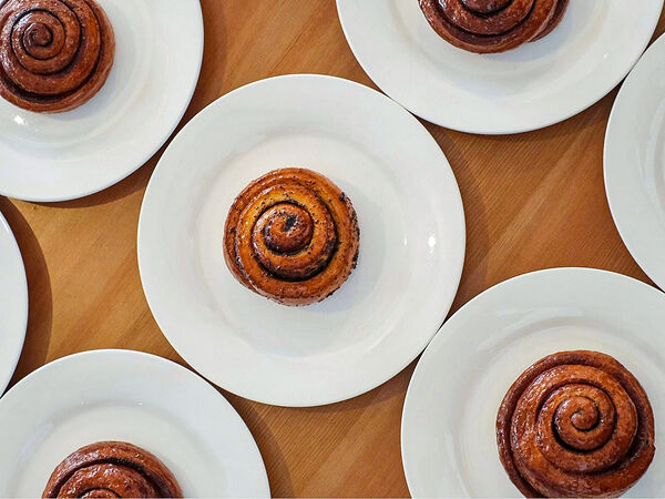 Булочка с корицей