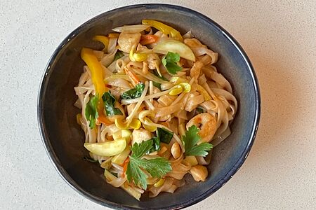 Рисовая лапша с курицей