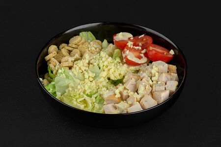 Салат Цезарь с тигровыми креветками