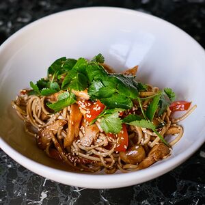 Лапша удон с курицей