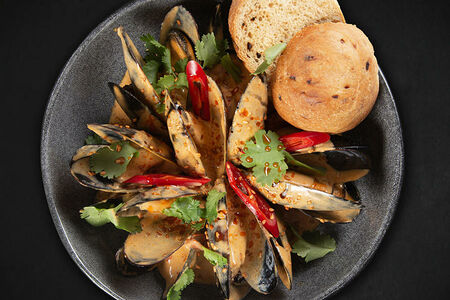 Мидии Том Ям