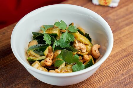 Битые огурцы с кешью