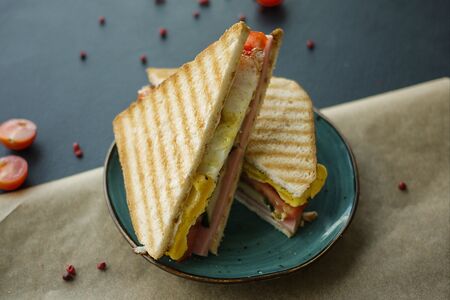 Сэндвич с ветчиной