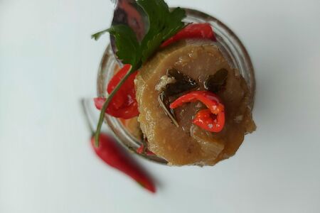 Маринованные баклажаны с мятой и острым перцем