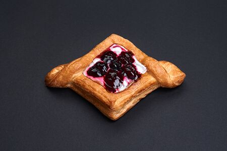 Даниш с ежевикой