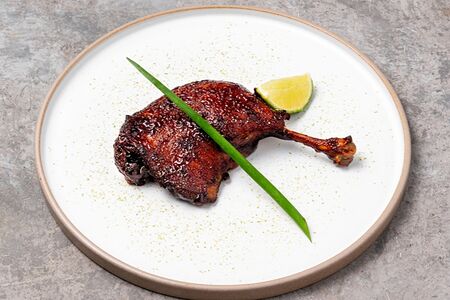 Утиная ножка в соусе хойсин