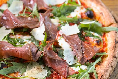 Пицца с ростбифом