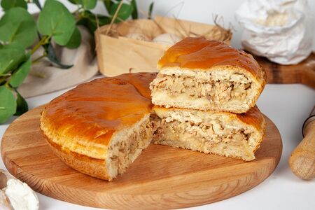 Пирог с капустой и горбушей