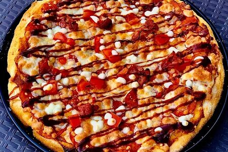 Пицца Бекон и халапеньо