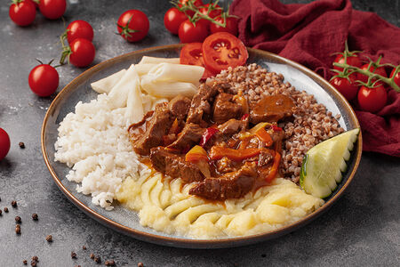 Гуляш с гарниром