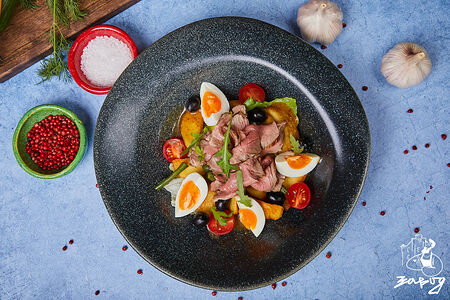 С ростбифом, печеным картофелем и дижонской горчицей