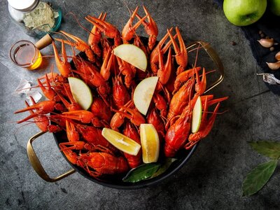 Раки Xl в бульоне из мёда и яблок Сверхкрупные