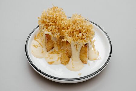 Картофельный гратен, кациобуши, копченая щучья икра