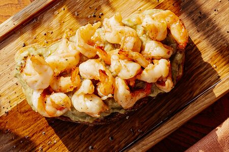 Авокадо-тост креветка