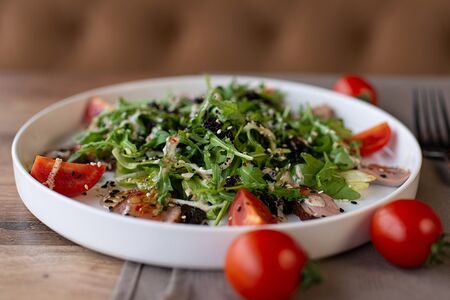 Салат Азия с утиной грудкой