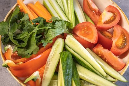 Букет из сочных спелых овощей