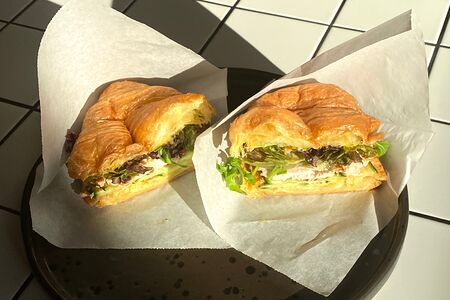Круассан с курицей