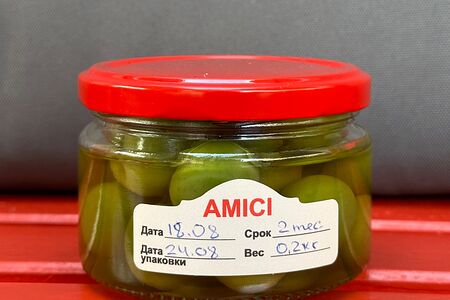 Оливки в банке