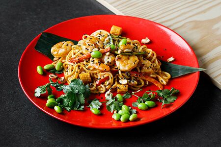 Лапша том ям с креветками