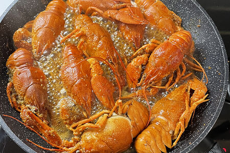 Жареные раки большие