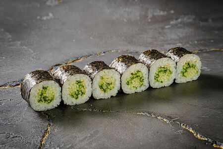 Классический Ролл Огурец