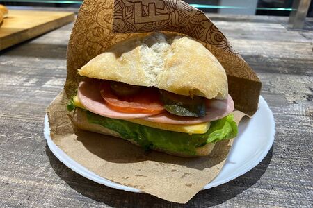 Чиабатта с сыром и ветчиной