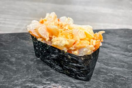 Гункан с креветкой