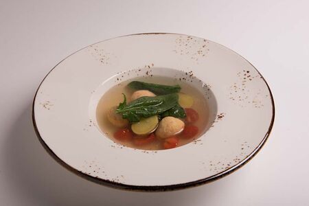 Наваристый суп с томатами, картофелем, сладким перцем и тефтелями из петуха