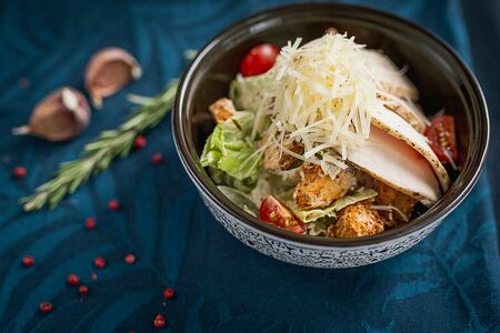 Цезарь с курицей