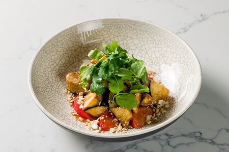 Салат с хрустящими баклажанами