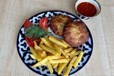 Куриные котлеты с гарниром