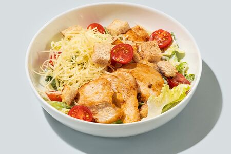 Салат Цезарь с курицей