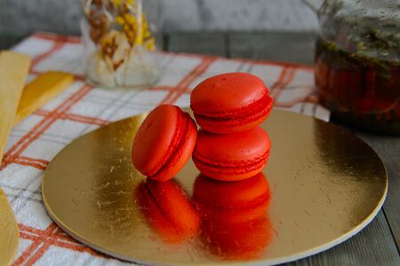 Макарон Красный бархат