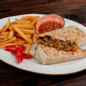 Буррито с картофелем и томатной сальсой