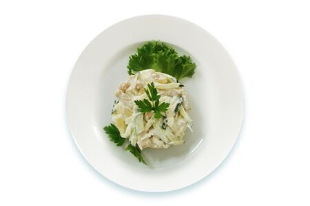 Салат с ананасом