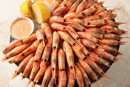 Магаданские креветки с кимчи и икорным соусом