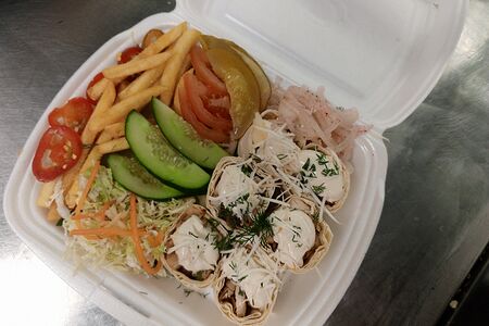 Арабская шаурма на тарелке