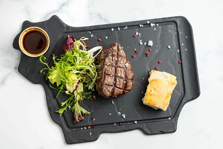 Филе-миньон с перечным соусом