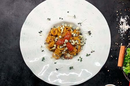 Оричетти с томатами и горгондзолой