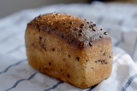 Хлеб пшеничный с семенами льна (на закваске)