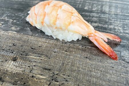 Суши креветка